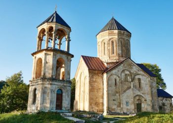 Достопримечательности Грузии — Храм Никорцминда в Раче
